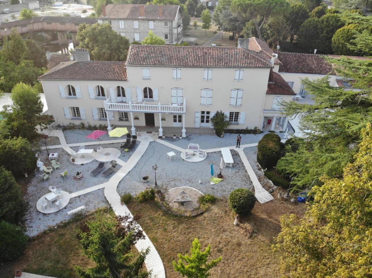Le Clos Des Cedres B&B La Rochefoucauld Eksteriør billede