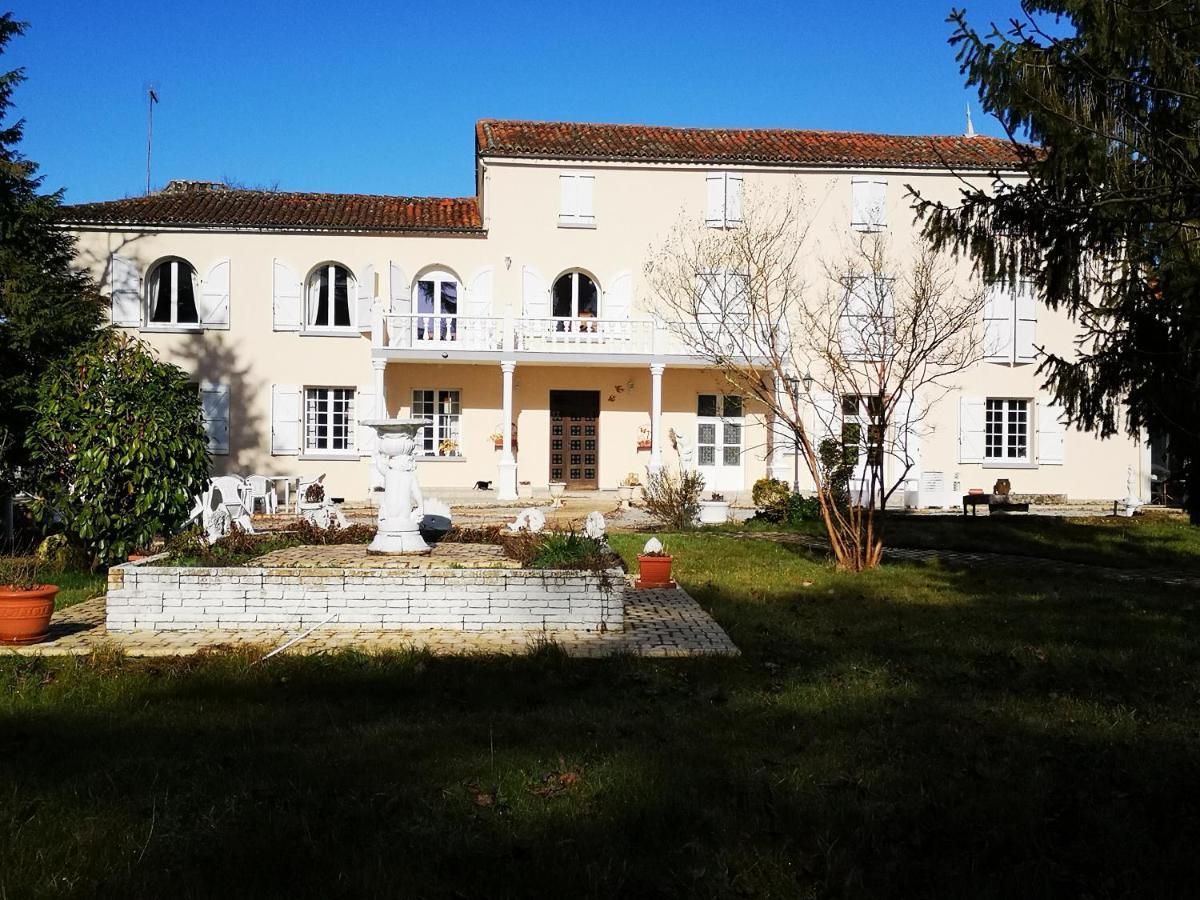 Le Clos Des Cedres B&B La Rochefoucauld Eksteriør billede