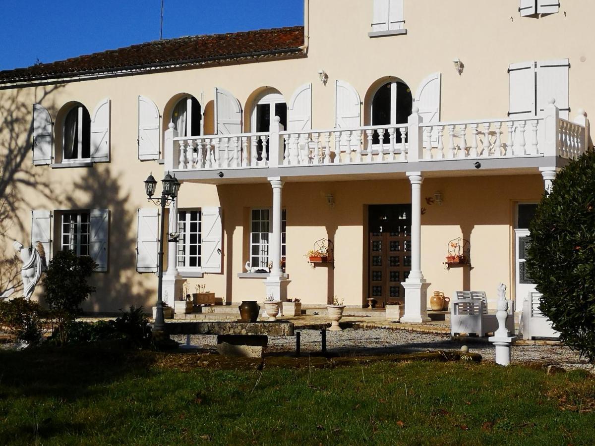 Le Clos Des Cedres B&B La Rochefoucauld Eksteriør billede