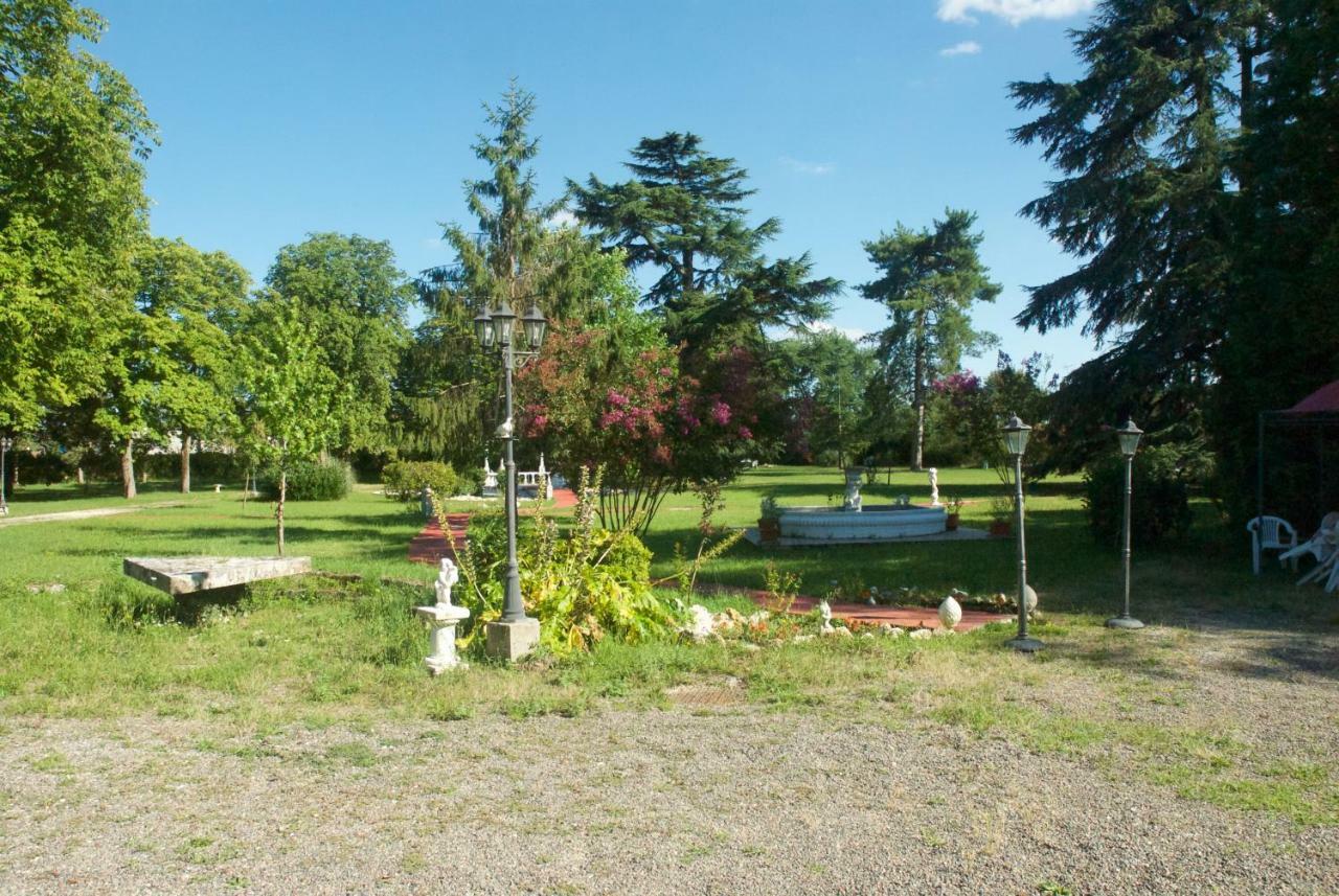 Le Clos Des Cedres B&B La Rochefoucauld Eksteriør billede