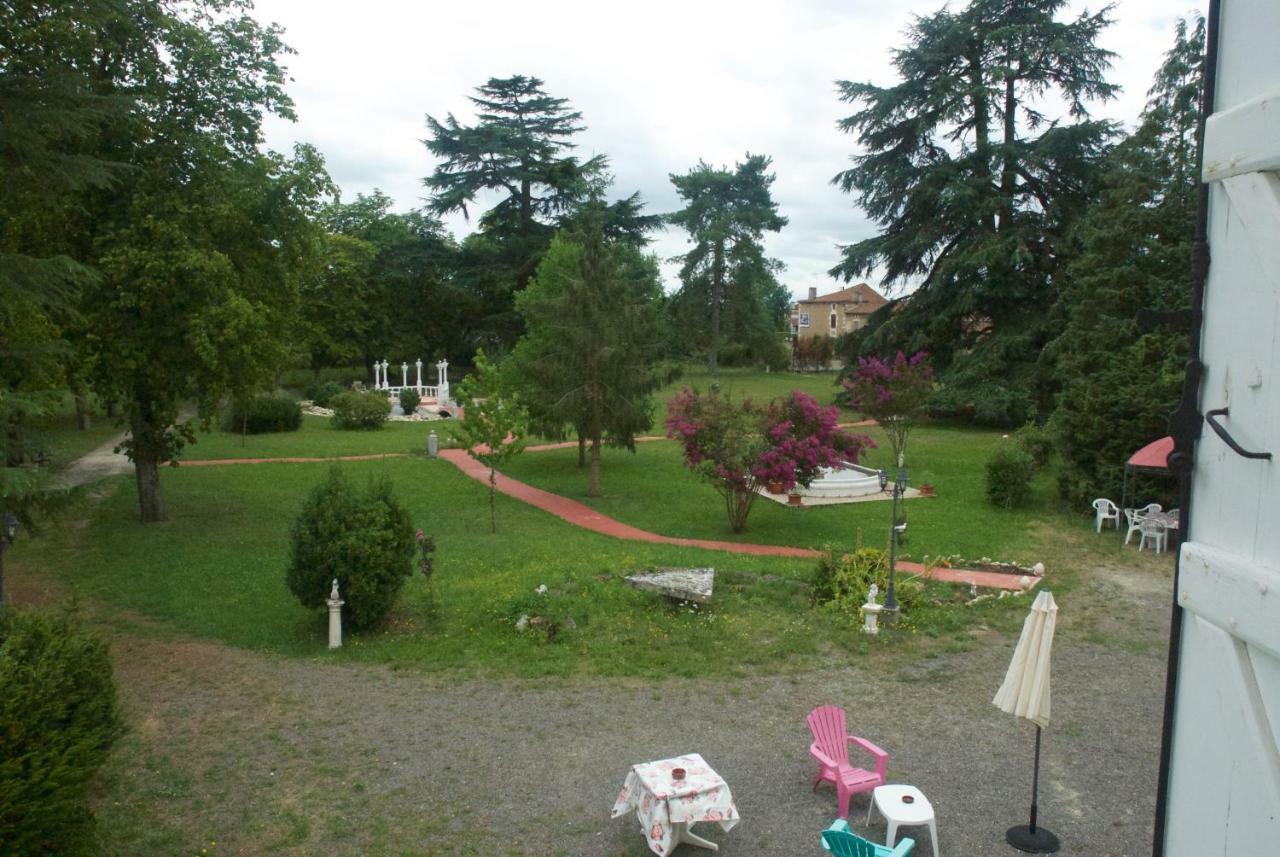 Le Clos Des Cedres B&B La Rochefoucauld Eksteriør billede
