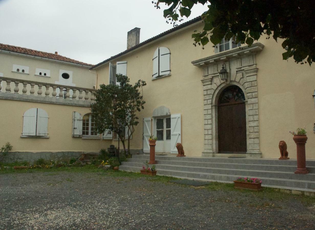 Le Clos Des Cedres B&B La Rochefoucauld Eksteriør billede