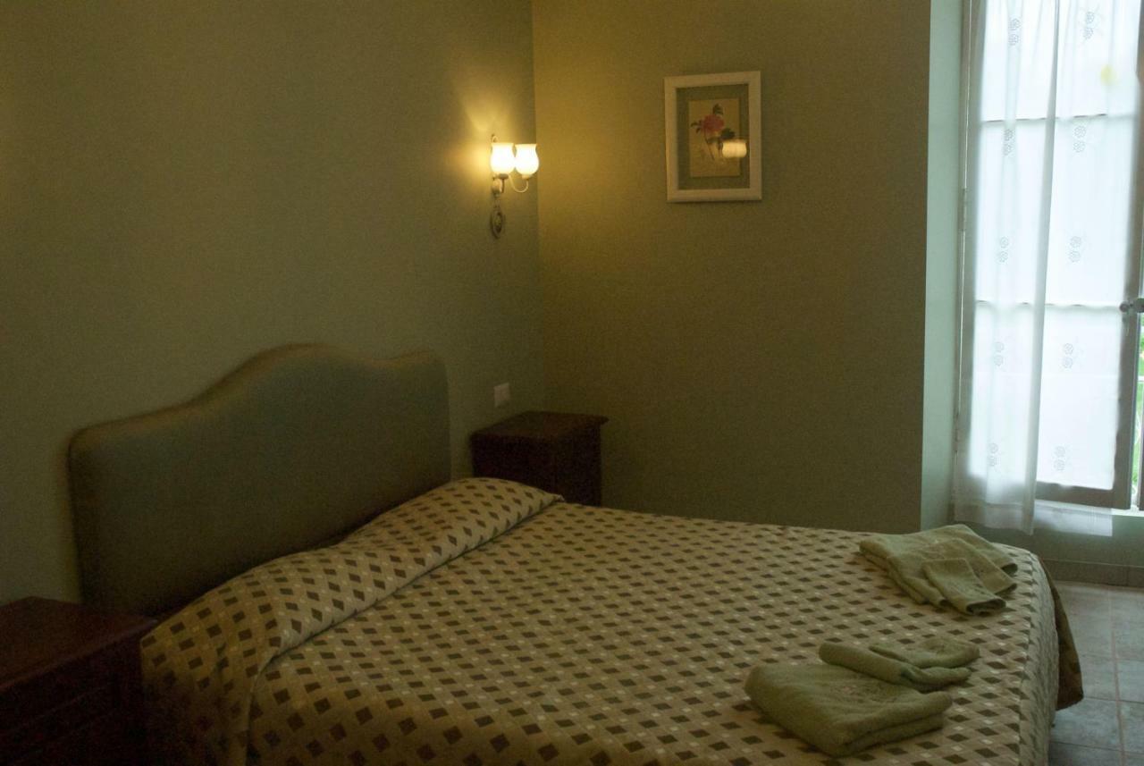 Le Clos Des Cedres B&B La Rochefoucauld Eksteriør billede